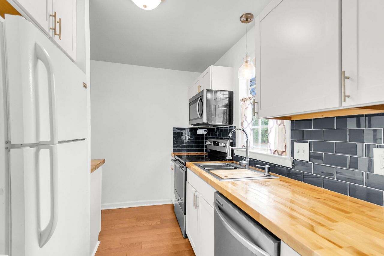 301 Lakeside Drive Photo 8