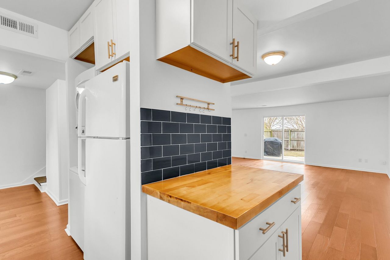 301 Lakeside Drive Photo 9