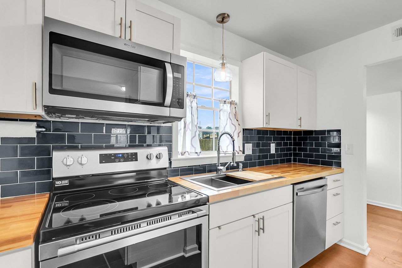 301 Lakeside Drive Photo 9