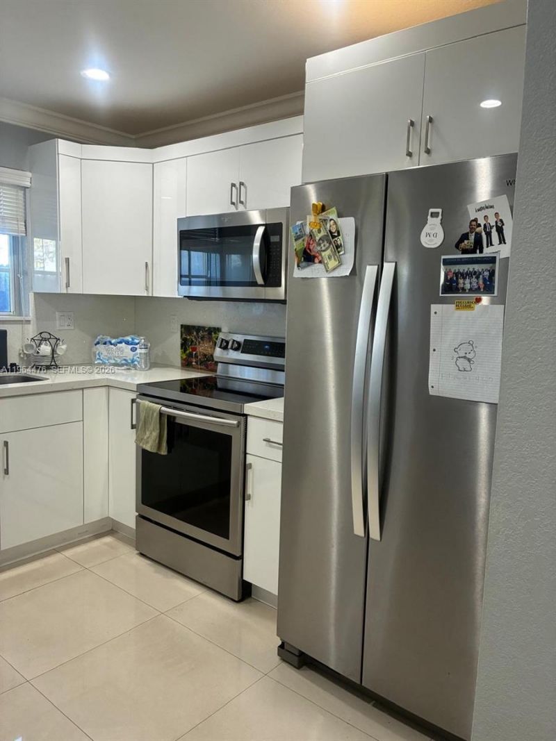 9425 NW 114th Ln , Unit 3, Hialeah Gardens, FL 33018 Photo