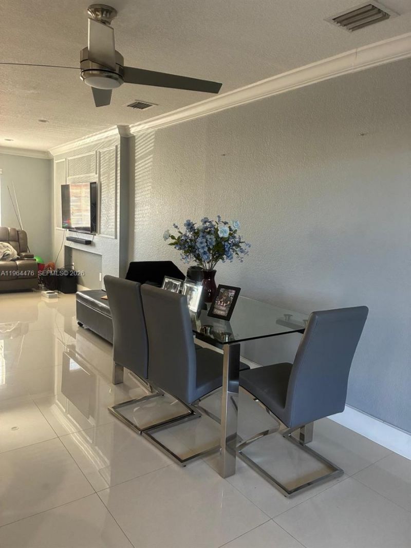 9425 NW 114th Ln , Unit 3, Hialeah Gardens, FL 33018 Photo