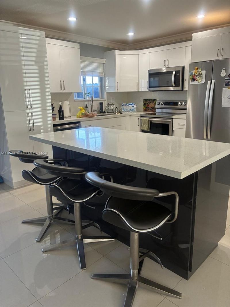 9425 NW 114th Ln , Unit 3, Hialeah Gardens, FL 33018 Photo