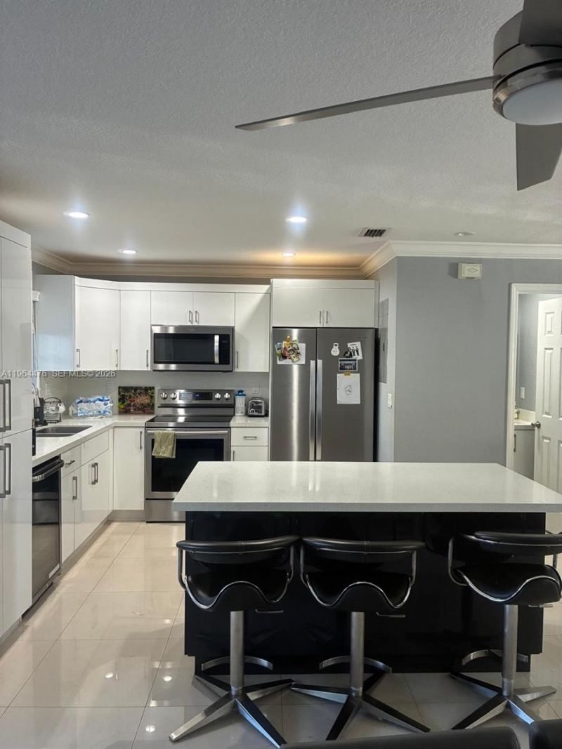 9425 NW 114th Ln , Unit 3, Hialeah Gardens, FL 33018 Photo