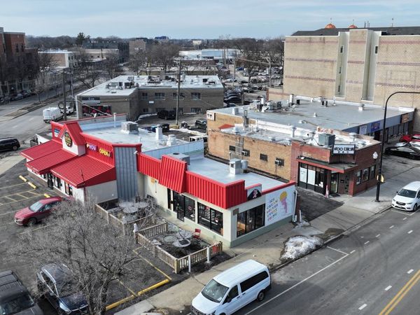 5737 N Lincoln Avenue, Chicago, IL 60659