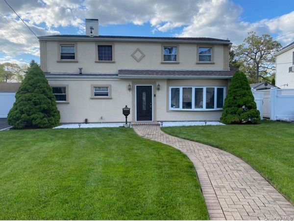 9 Rugby Road, Massapequa, NY 11758