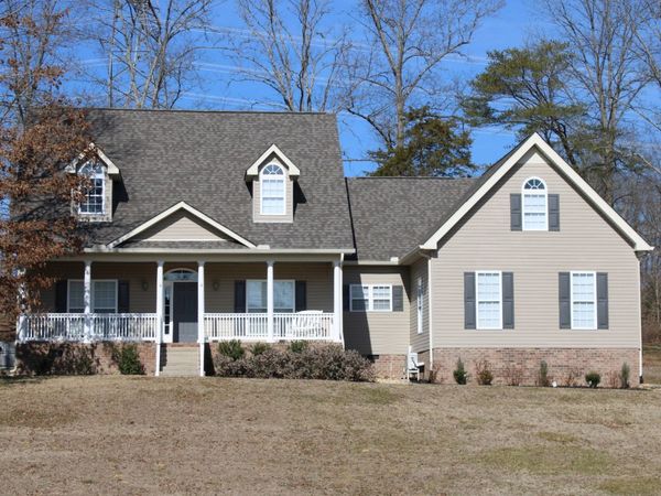 545 Red Fox Dr, Burns, TN 37029