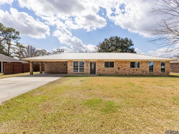 445 Venzule Dr, Brusly, LA 70719