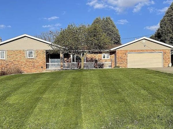 206 Riverview Drive, Vinton, IA 52349