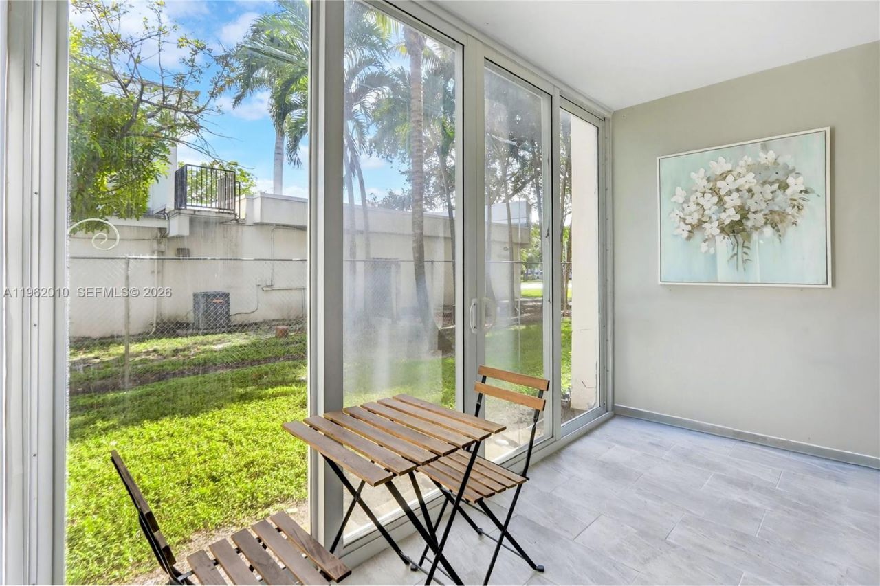 410 SE 2nd St, Unit 111, Hallandale Beach, FL 33009 Photo