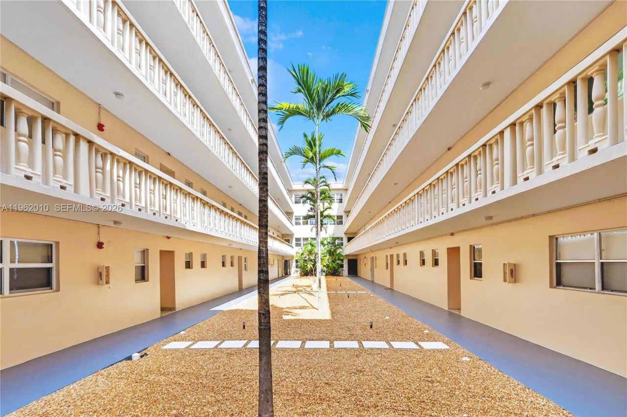 410 SE 2nd St, Unit 111, Hallandale Beach, FL 33009 Photo