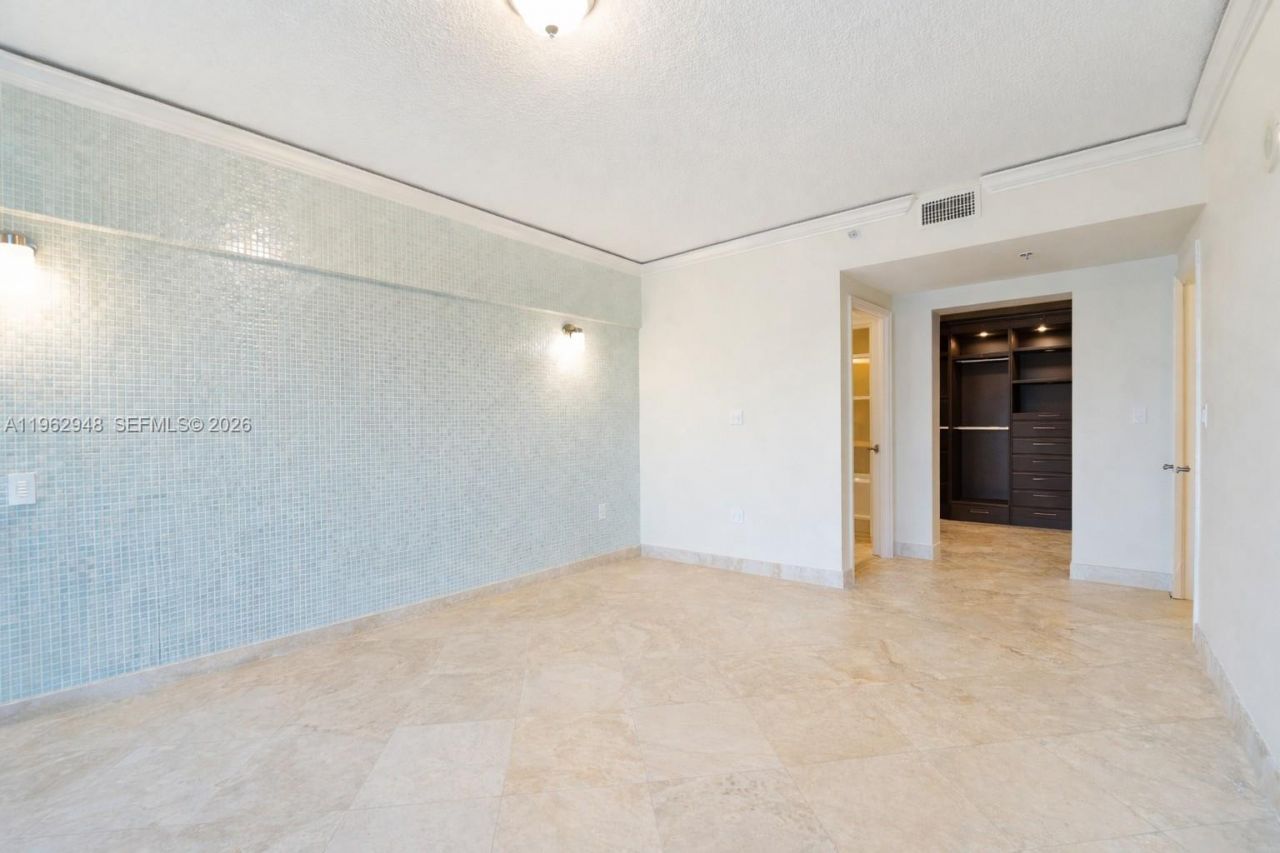 110 Washington Ave, Unit 2415, Miami Beach, FL 33139 Photo