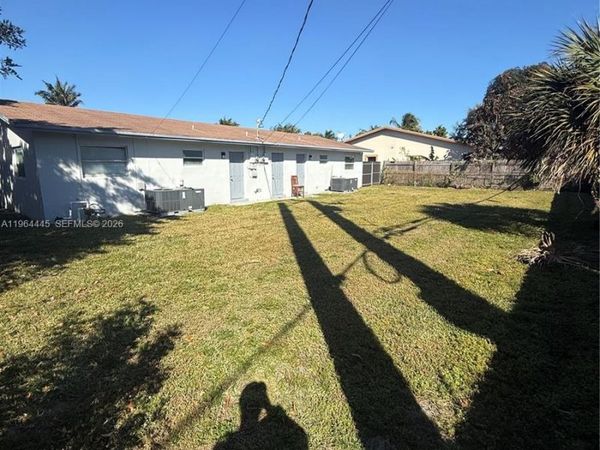 310 NE 38th St, Deerfield Beach, FL 33064