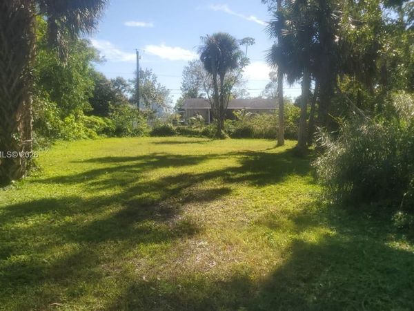 3050 Pine Tree Dr, Naples, FL 34112