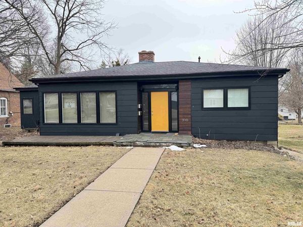 310 E LEO Street, Eureka, IL 61530