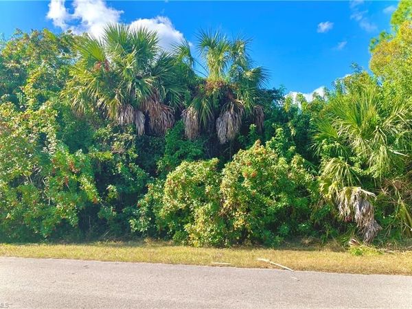 569 22nd ST NE, NAPLES, FL 34120