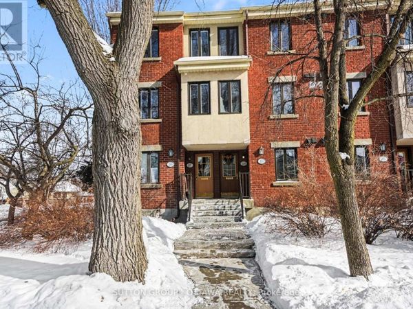 207 Mart Circle, Ottawa, ON K1K4K2