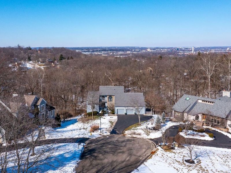 9883 Fawnrun Court, Evendale, OH 45241 Photo 2