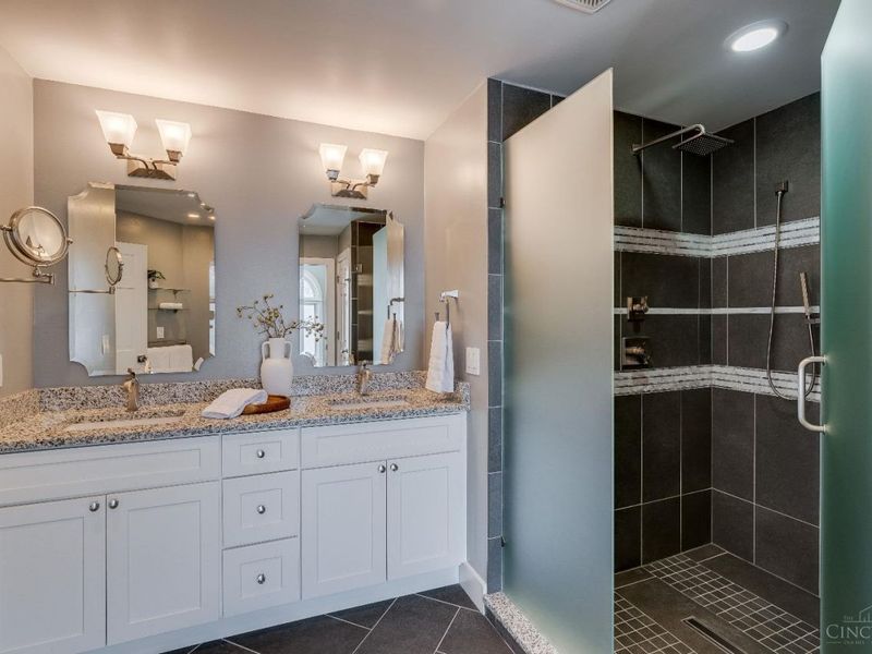 9883 Fawnrun Court, Evendale, OH 45241 Photo 23