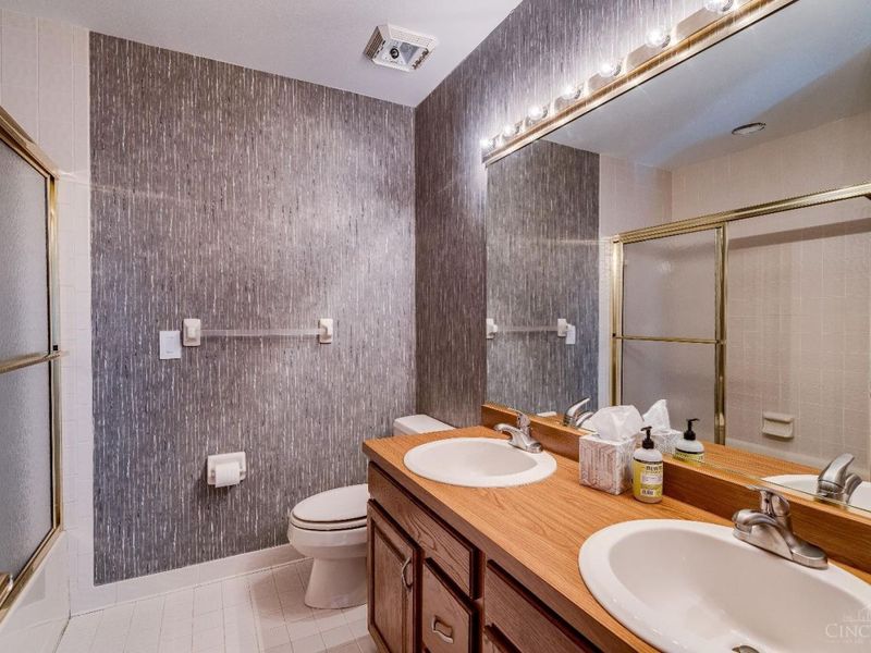 9883 Fawnrun Court, Evendale, OH 45241 Photo 31