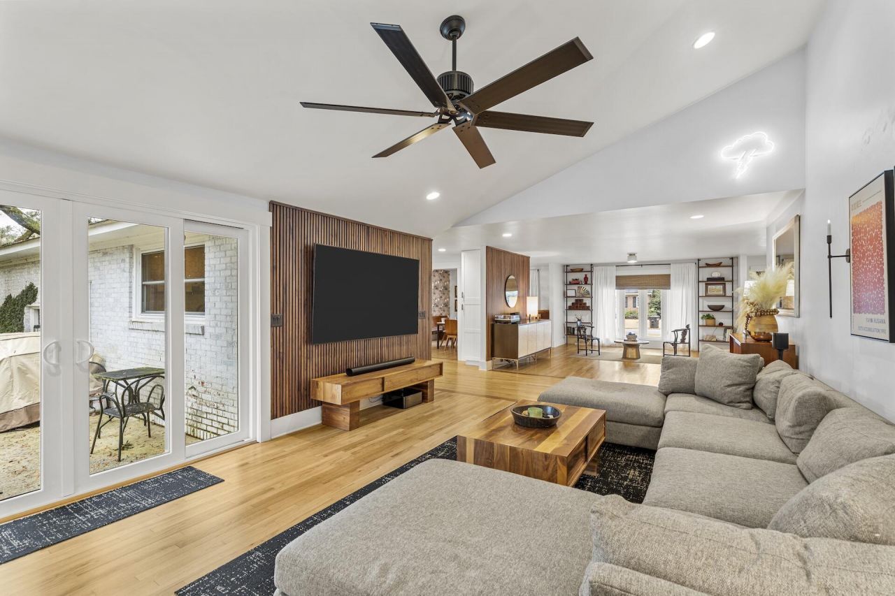 977 Cliffwood Drive Photo 11