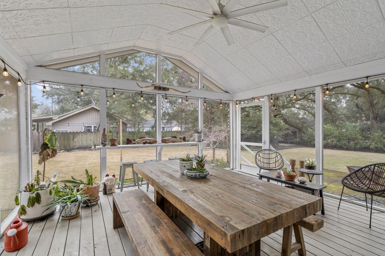 977 Cliffwood Drive Photo 18