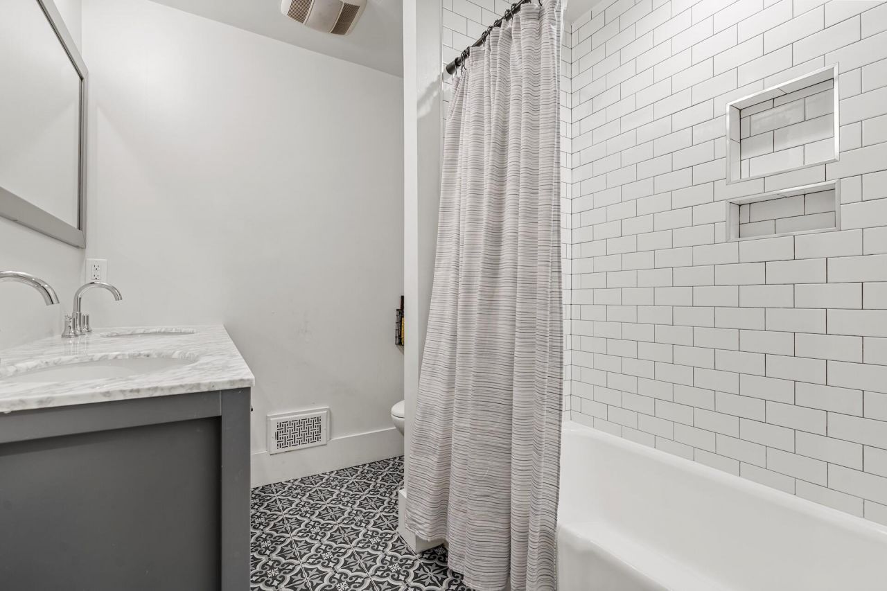 977 Cliffwood Drive Photo 25