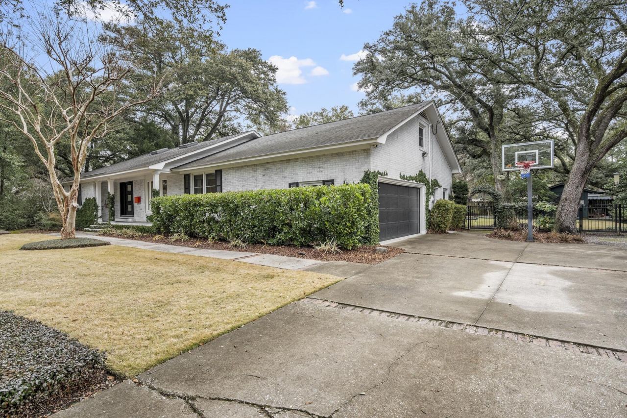 977 Cliffwood Drive Photo 36