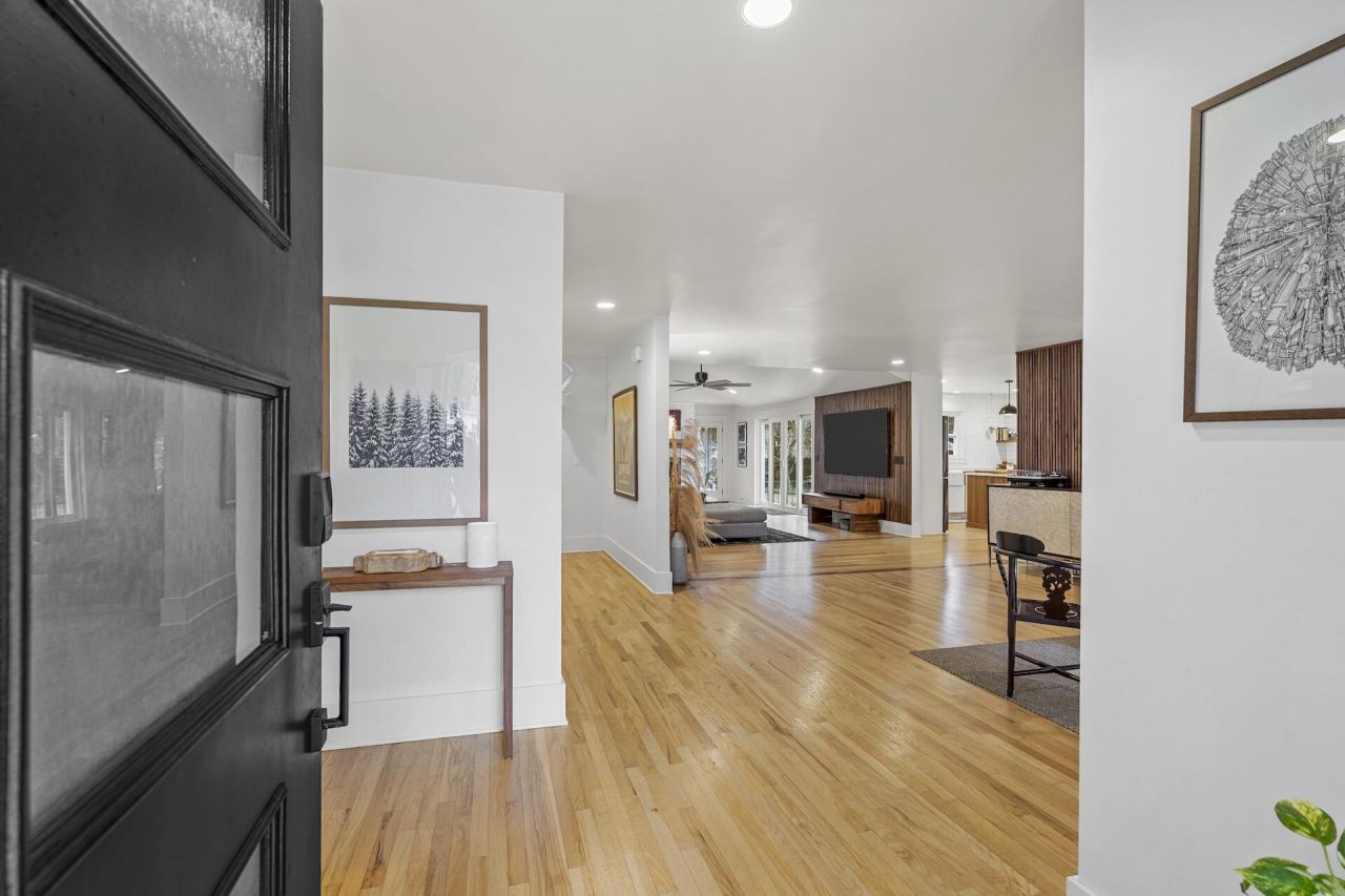 977 Cliffwood Drive Photo 5