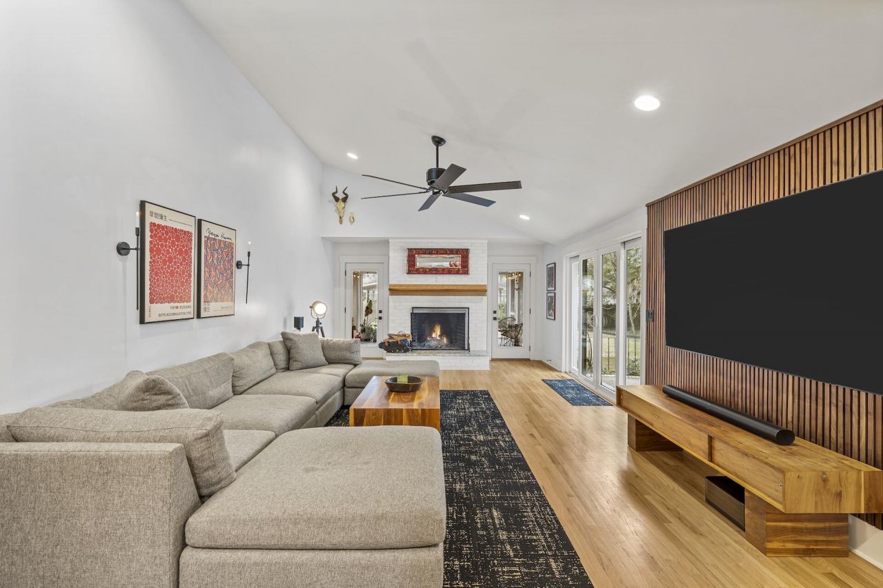 977 Cliffwood Drive Photo 9