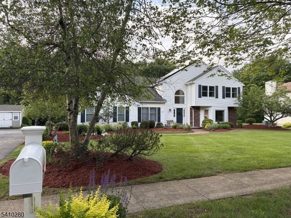 15 Melissa Lane, Roxbury, NJ 07876