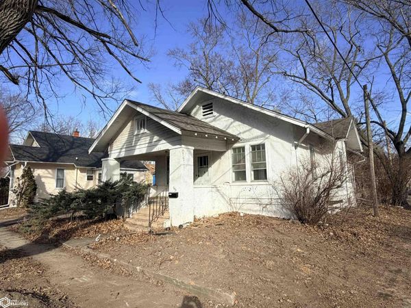 503 S 3Rd Street, Fairfield, IA 52556