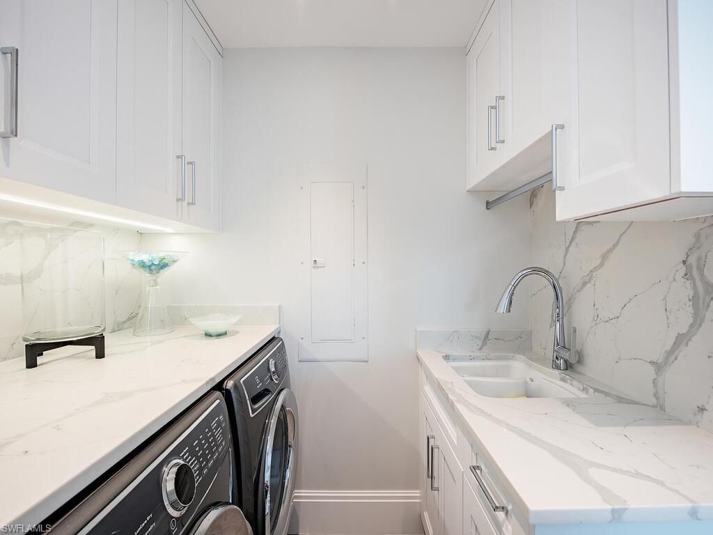 60 Seagate Dr , Unit 606, Naples, FL 34103 Photo