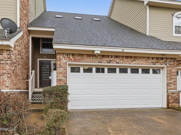 4 Bluff , Brandon, MS 39047