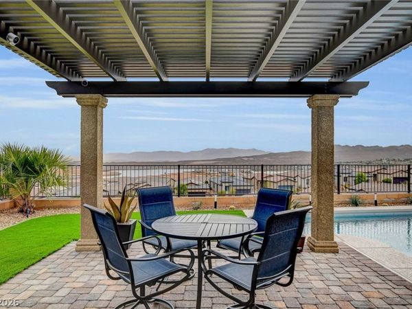 74 Lake Bluff Court, Henderson, NV 89011