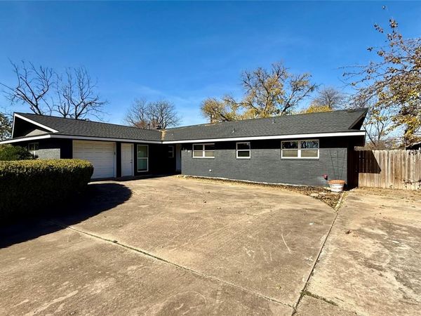 104 Fairlane DR, Round Rock, TX 78664