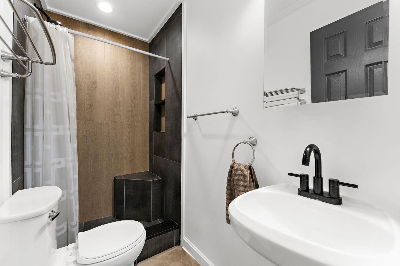 224 Grove Street Photo 17