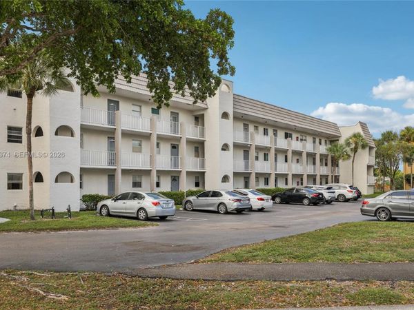 8135 sunrise lakes blvd, Unit 208, Sunrise, FL 33322