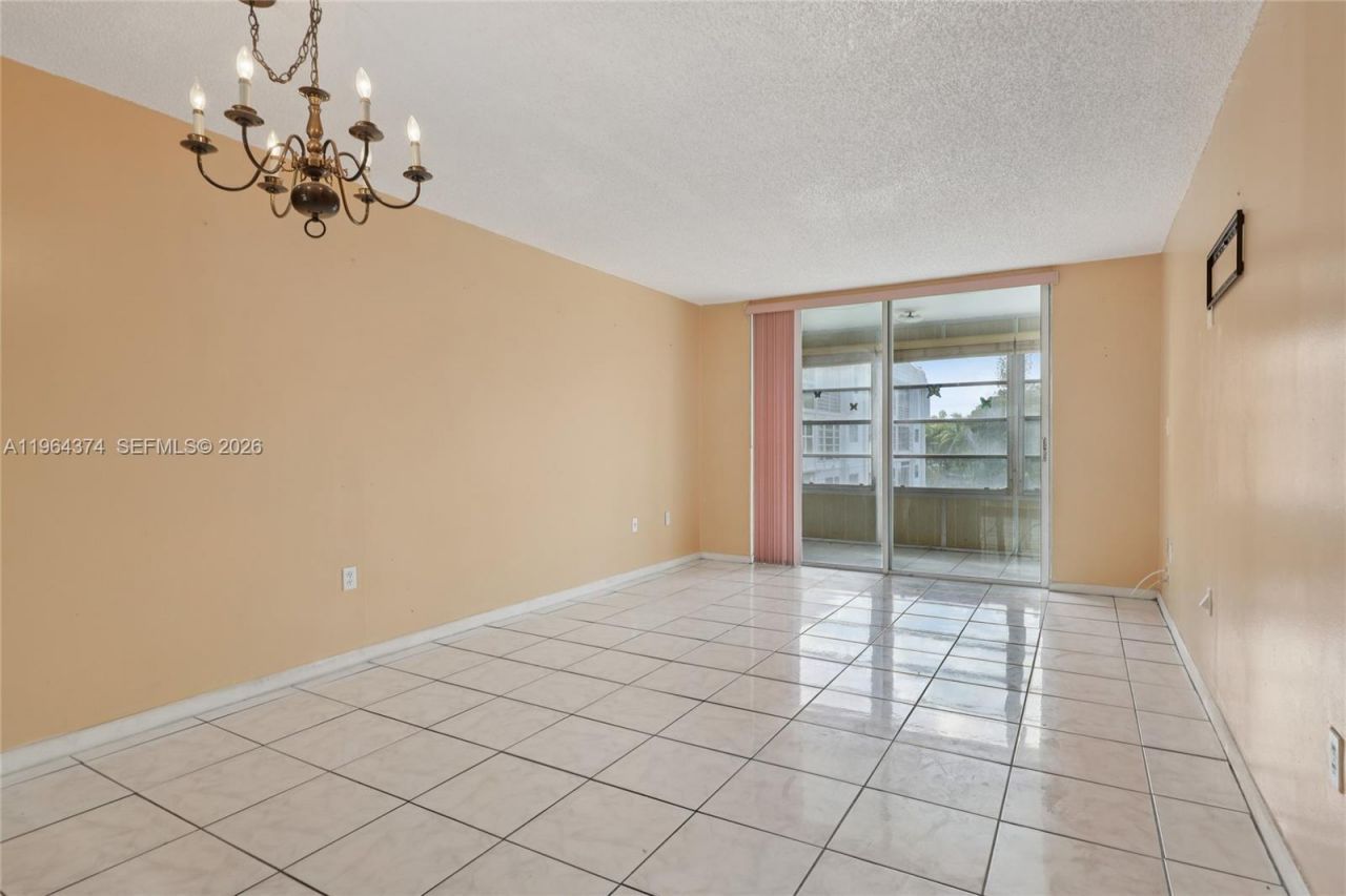 8135 Sunrise Lakes Blvd, Unit 208, Sunrise, FL 33322 Photo