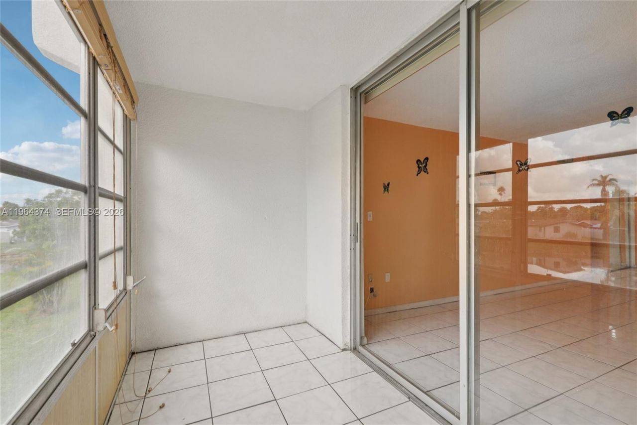 8135 Sunrise Lakes Blvd, Unit 208, Sunrise, FL 33322 Photo