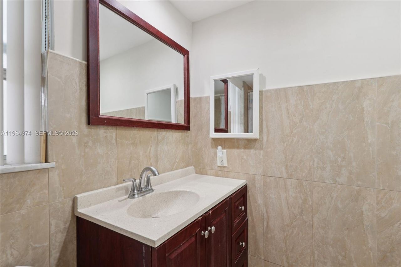 8135 Sunrise Lakes Blvd, Unit 208, Sunrise, FL 33322 Photo