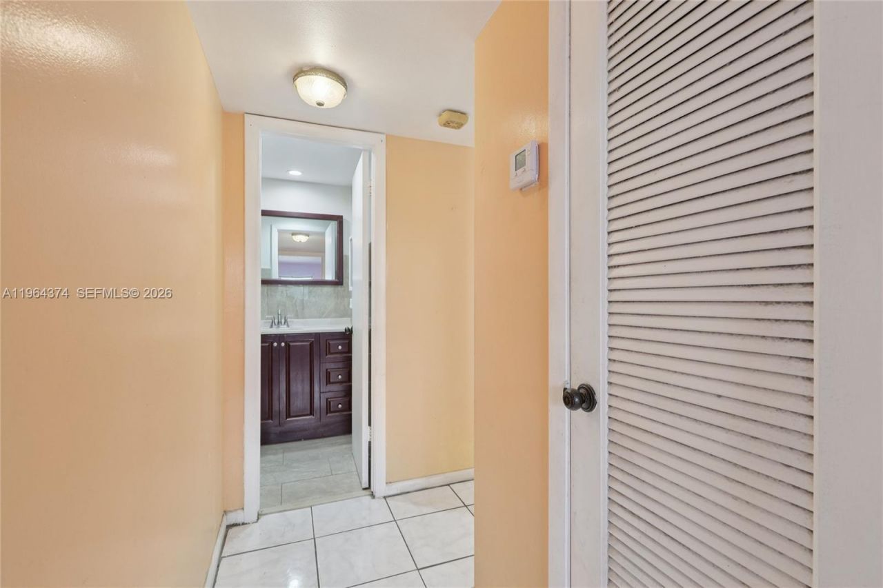 8135 Sunrise Lakes Blvd, Unit 208, Sunrise, FL 33322 Photo