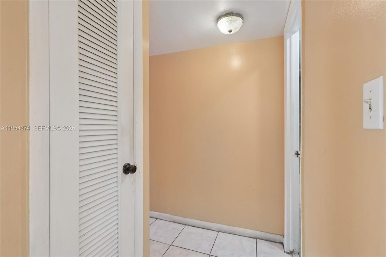 8135 Sunrise Lakes Blvd, Unit 208, Sunrise, FL 33322 Photo