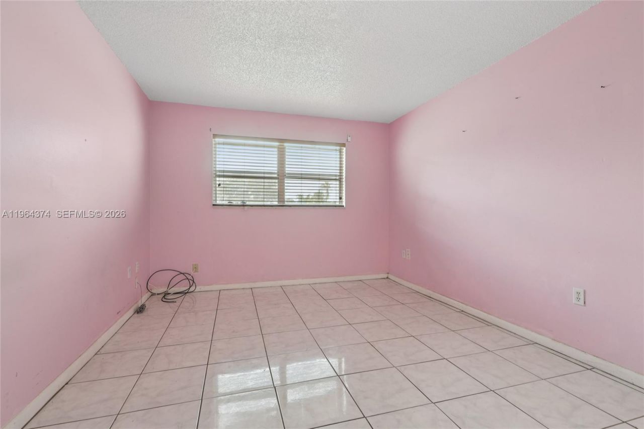 8135 Sunrise Lakes Blvd, Unit 208, Sunrise, FL 33322 Photo