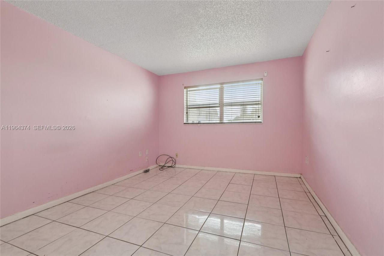 8135 Sunrise Lakes Blvd, Unit 208, Sunrise, FL 33322 Photo