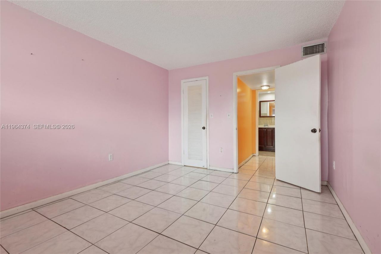 8135 Sunrise Lakes Blvd, Unit 208, Sunrise, FL 33322 Photo
