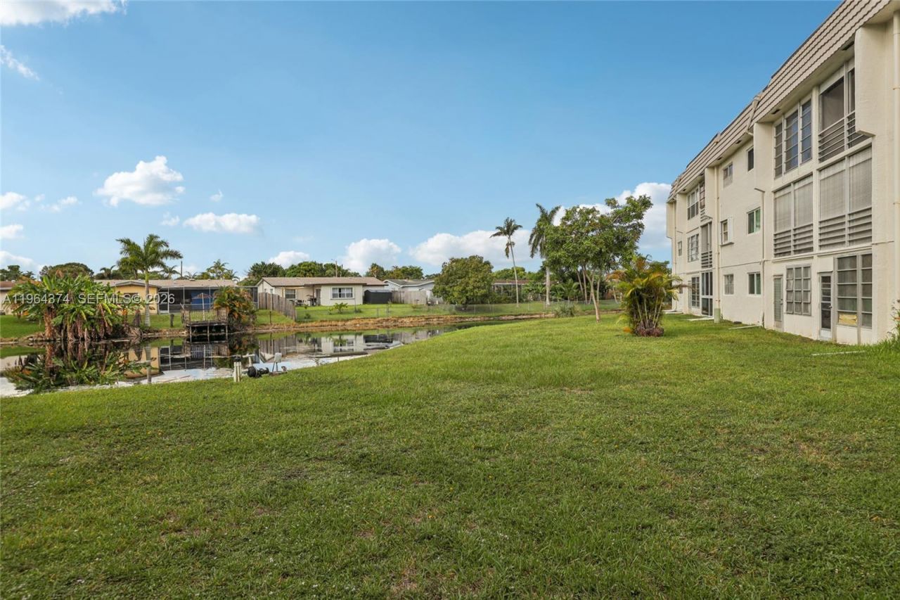 8135 Sunrise Lakes Blvd, Unit 208, Sunrise, FL 33322 Photo