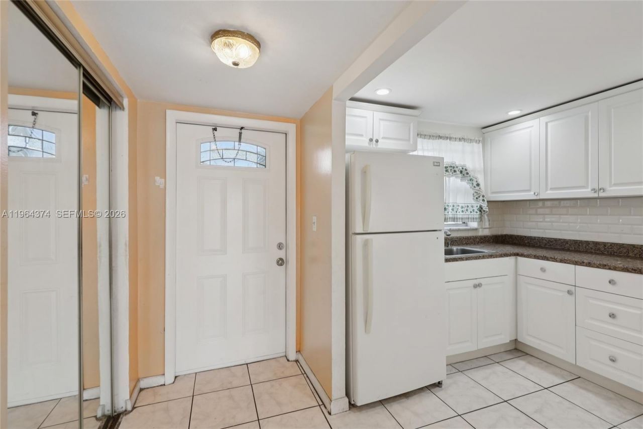 8135 Sunrise Lakes Blvd, Unit 208, Sunrise, FL 33322 Photo