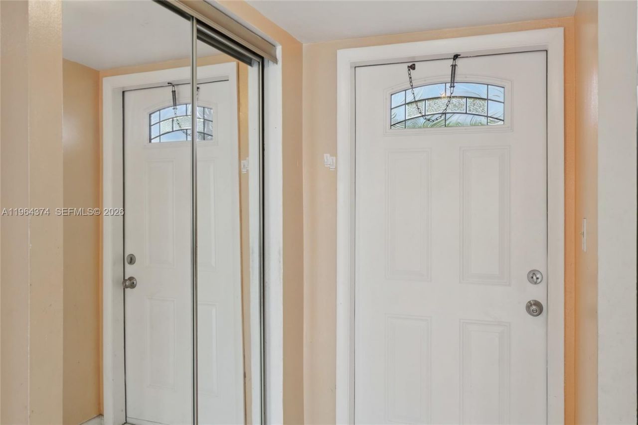 8135 Sunrise Lakes Blvd, Unit 208, Sunrise, FL 33322 Photo