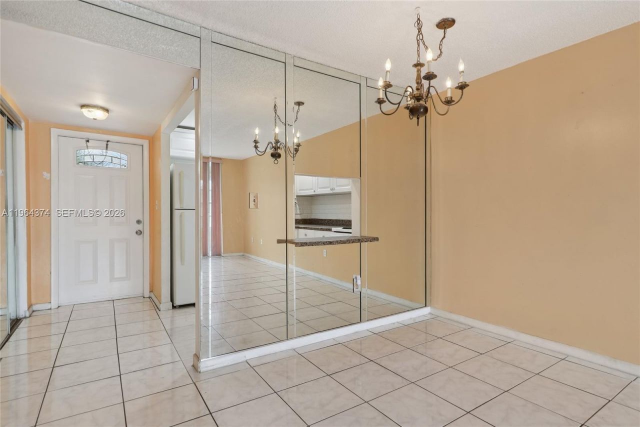 8135 Sunrise Lakes Blvd, Unit 208, Sunrise, FL 33322 Photo