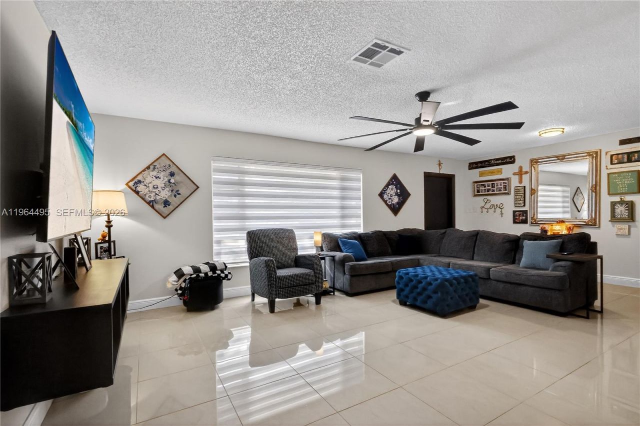 9401 NW 81st Ct, Tamarac, FL 33321 Photo